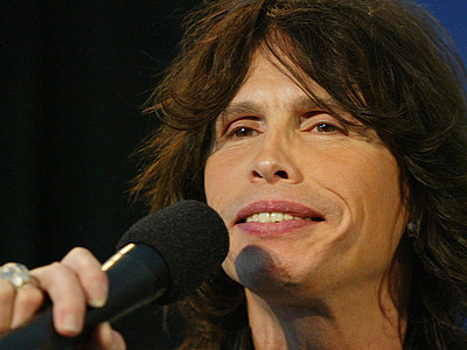 Лидер Aerosmith заверил поклонников, что жив и здоров