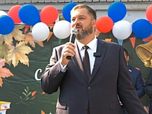 Глава Дзержинска Михаил Клинков посетил торжественную линейку в школе №25