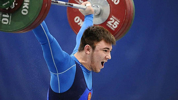 Ямальский спортсмен установил пять рекордов страны на соревнованиях по тяжёлой атлетике