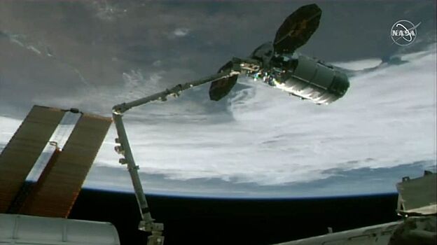 Космический корабль Cygnus доставил на МКС сыры, сладости и научное оборудование