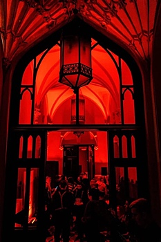 Готическая вечеринка в особняке