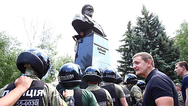 Возле здания полиции в Харькове прошел пикет
