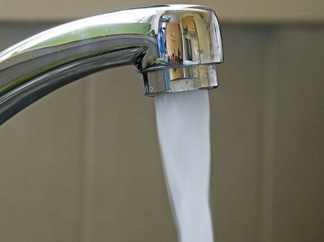 Москвичам посоветовали перекрывать горячую воду на время отключений