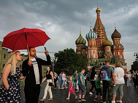 Спасите нас, русские! Зачем жители Прибалтики начали массово приезжать в «страшную» Россию?
