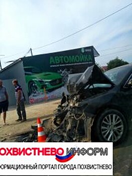 В Самаре иномарка протаранила автобус
