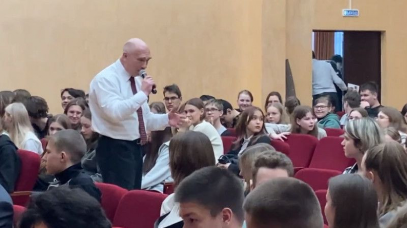 Рязанский депутат пригрозил школьникам, что они окажутся «на днище социальной жизни» и будут «подыхать на улице»