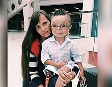 «Он — наше счастье»: москвичка усыновила мальчика с особенностями развития и не жалеет