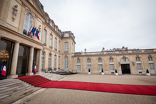 Скандал в Елисейском дворце: Метрдотель воровал севрский фарфор