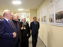 Олег Мельниченко осмотрел выставку, посвященную Василию Бочкареву