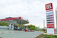 Цена на бензин в Омске растет как на дрожжах. Следом – стоимость проезда