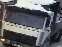 В Санкт-Петербурге фура перегородила движение на Московском шоссе