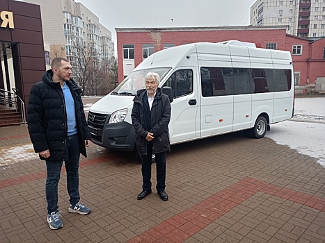 Курская спортшкола олимпийского резерва по фехтованию получила новый автобус