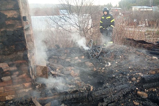 В Челябинской области при пожаре в СНТ погибли четыре человека