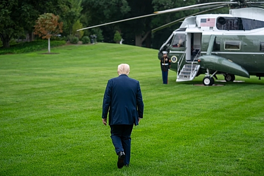 В США арестовали светившего лазерной указкой в вертолет Трампа