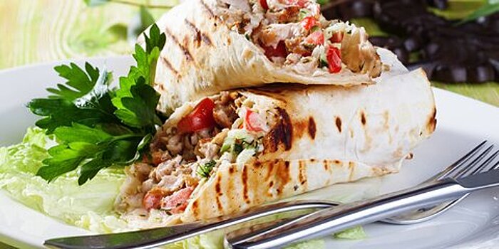 Эксперт рассказал, в чем польза и вред лаваша