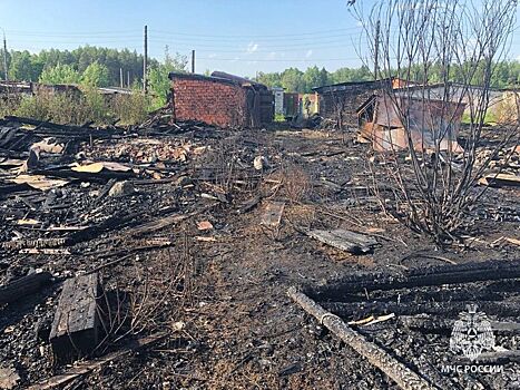 Пожар произошёл в гаражном кооперативе на Славянском шоссе в Ижевске