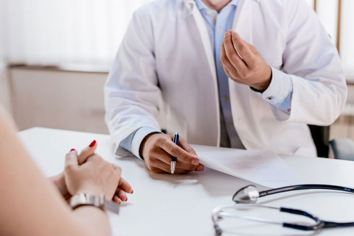 В Петербурге нашли клинику с подозрительными врачами и препаратами