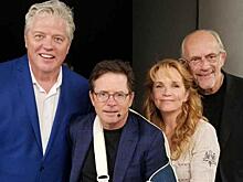 Артисты легендарного «Назад в будущее» встретились в кафешке из фильма