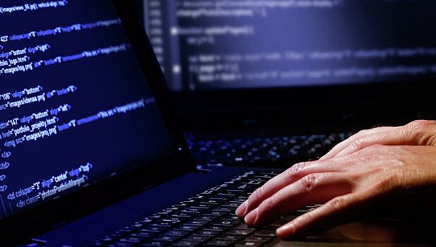 Хакеры через интернет перехватили управление автомобилем