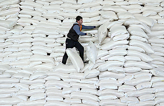 Россия прекращает экспорт сахара до конца лета