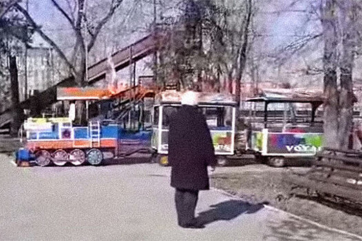 Детский паровозик проехался под Rammstein в Омске