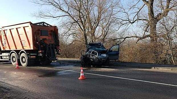 В Балтийске водитель Mazda пострадал в ДТП с "Камазом"