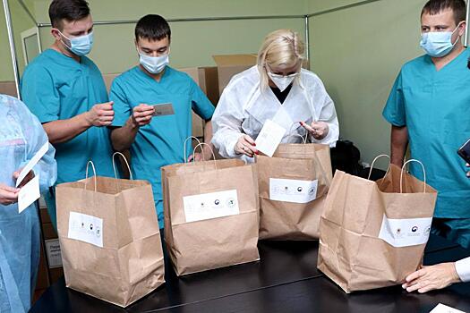 Корейское консульство передало обеды приморским врачам, работающим с COVID-пациентами