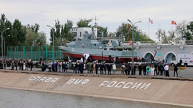 В Астрахани открыли памятник морякам Каспийской и Волжской военных флотилий