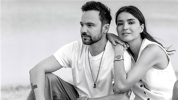 Алексей Чадов поделился трогательными семейными кадрами в честь бумажной свадьбы