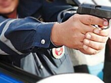 В Иркутской области для остановки автомобиля с нетрезвым водителем полицейские применили оружие