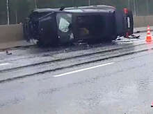 В Ленобласти водитель на Porsche Cayene протаранил бетонные блоки