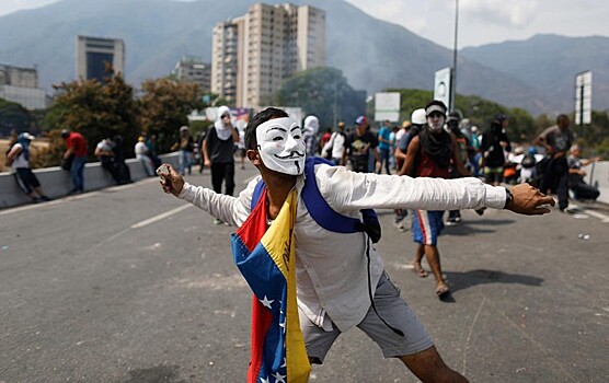 Соседи Венесуэлы опасаются ее развала