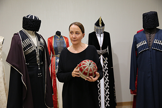Черкеска для Кадырова: как из науки уйти в пошив одежды и стать дизайнером знаменитостей