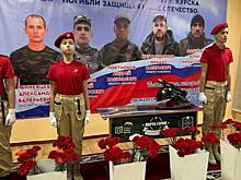 В школе № 22 Курска открыли «Парту Героя» и стенд «Герои нашего времени»
