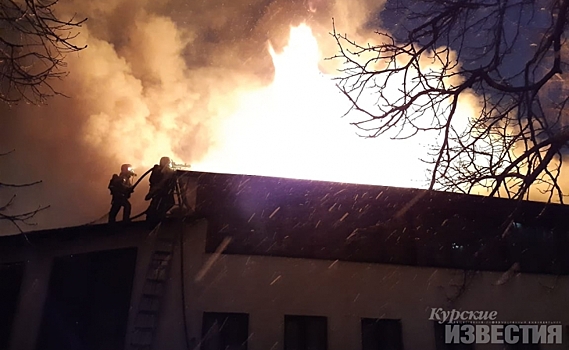 Курск. Спасатели покидают крышу «Мимино» из-за угрозы обрушения