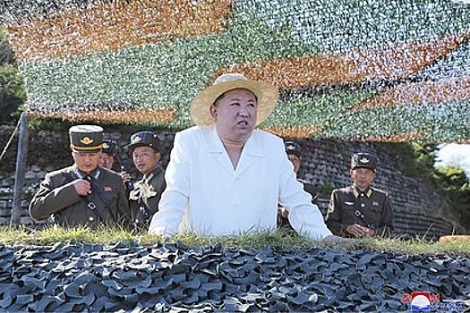 В сети обратили внимание на внешний вид Ким Чен Ына во время ракетных пусков
