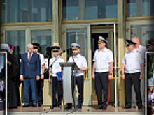 Заместитель начальника Следственного департамента МВД России генерал-майор юстиции Андрей Выборнов поздравил выпускников Волгоградской академии МВД России с успешным окончанием обучения