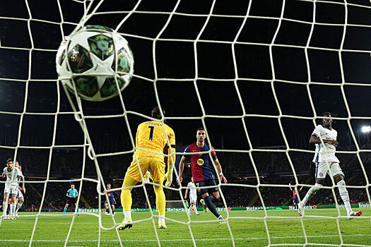 «Барселона» и «Интер» сыграли результативную ничью в первом матче 1/2 финала ЛЧ