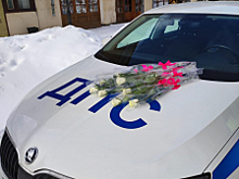 В Ярославской области продолжается акция «Цветы для автоледи»