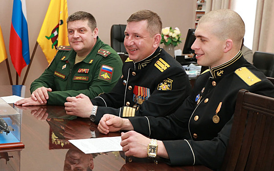 Сорокина встретилась с командиром ракетно-боевой части подводного атомного крейсера «Князь Олег»
