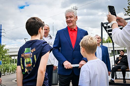 Собянин открыл новую прогулочную зону у Беловежского пруда на западе Москвы