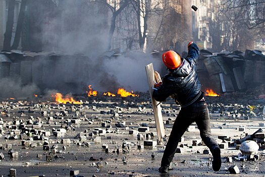 С кастрюлей на голове: школьникам рассказали о майдане