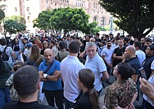 Протестующие вновь собираются в центре Еревана