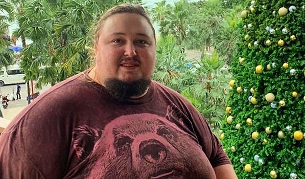 Видео дня: 235-килограммовый сын Никаса Сафронова кубарем скатился в море