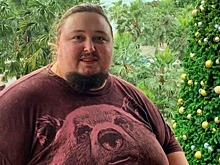 Видео дня: 235-килограммовый сын Никаса Сафронова кубарем скатился в море