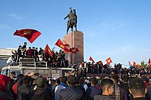 Банкам Киргизии посоветовали остановить работу