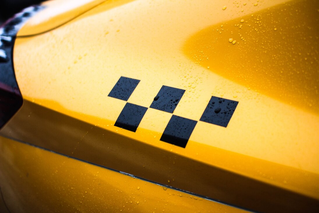 Агрегаторы такси. Такси. Почему стало меньше такси. Почему стало меньше такси. Такси везет машины.