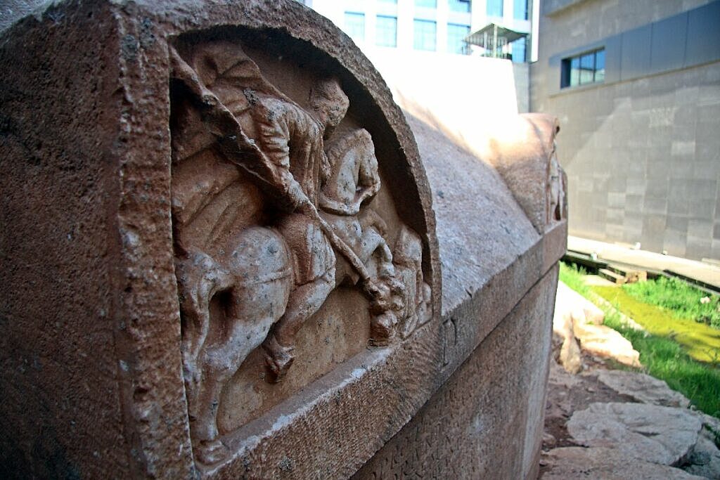 В Анатолии нашли саркофаг протектора императора
