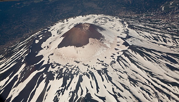 Вулкан Эбеко на Сахалине выбросил пепел на высоту до 1,5 км
