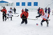 Школьное хоккейное троеборье завершилось в Ижевске соревнованиями по хоккею на валенках